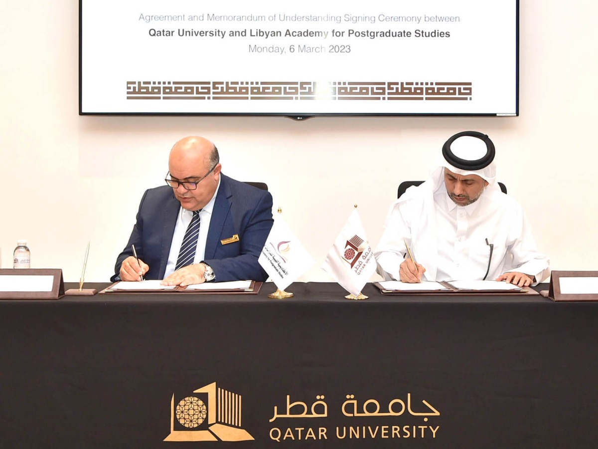 QU President Dr. Hassan Al Derham (right) and Academy President, Dr. Ramadan Al Madani signing the agreement.
