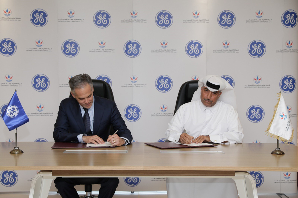 QEWC and GE officials signing the agreement.