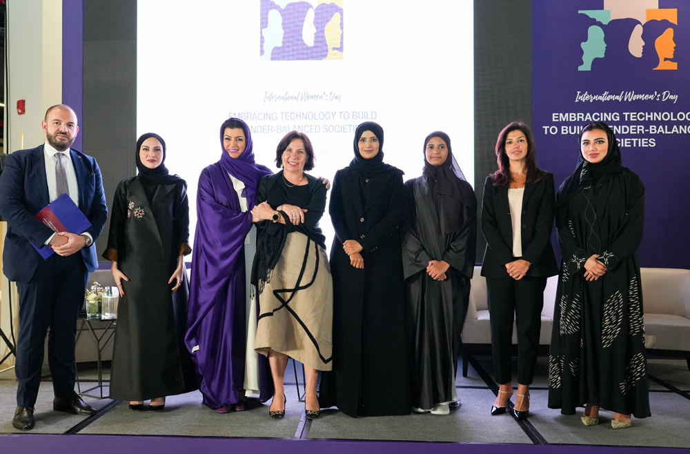 QFC, PWC and QBWA officials pose for a photograph after the event.
