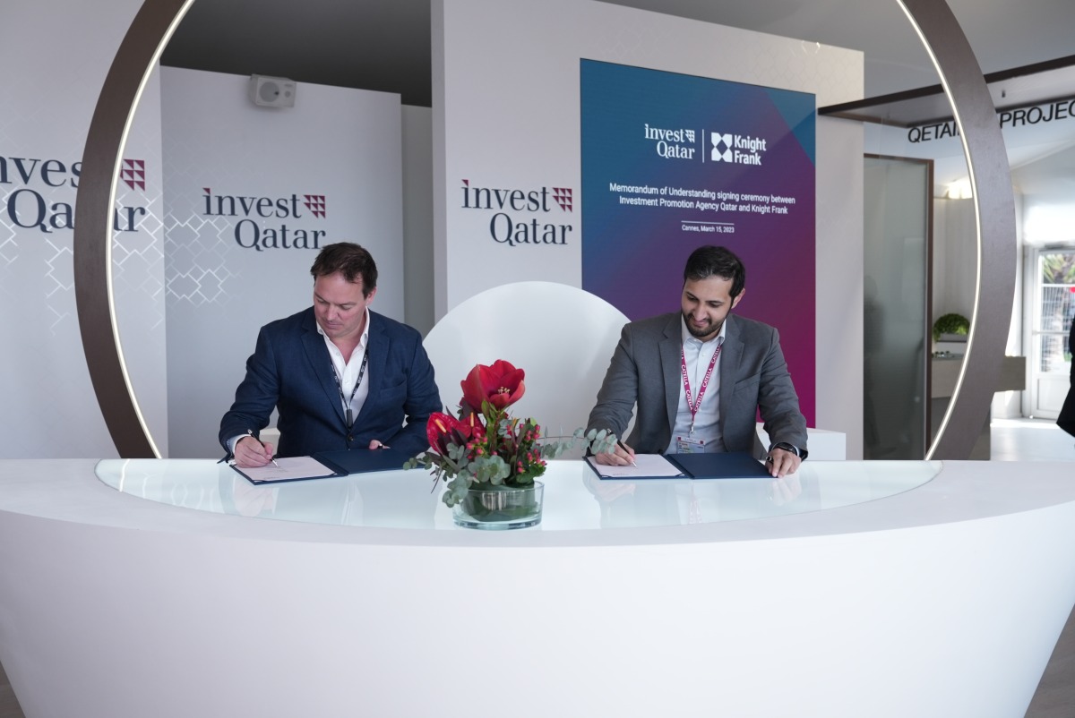 IPA Qatar and Knight Frank officials ink MoU to leverage each other’s strengths to expand the reach of Qatar’s real estate market.