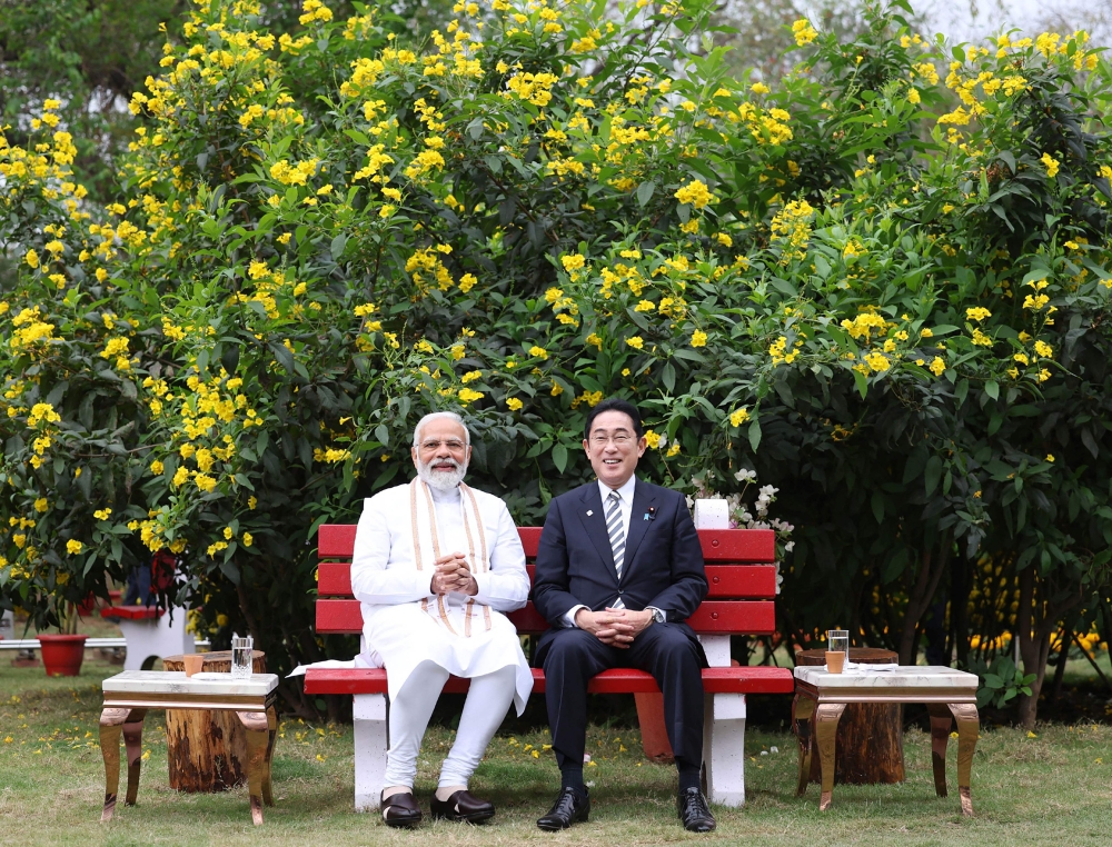 This handout photograph taken on March 20, 2023 and released by the Indian Press Information Bureau (PIB) shows Japan's Prime Minister Fumio Kishida and his Indian counterpart Narendra Modi during their visit at Buddha Jayanti Park in New Delhi. (Photo by PIB / AFP) 