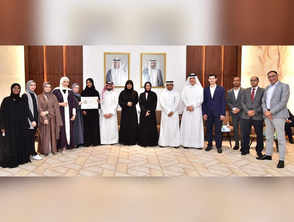 Minister of Education and Higher Education H E Buthaina bint Ali Al Jabr Al Nuaimi (7th right); QU President Dr. Hassan Rashid Al Derham (6th right); and other officials at the honouring ceremony.   