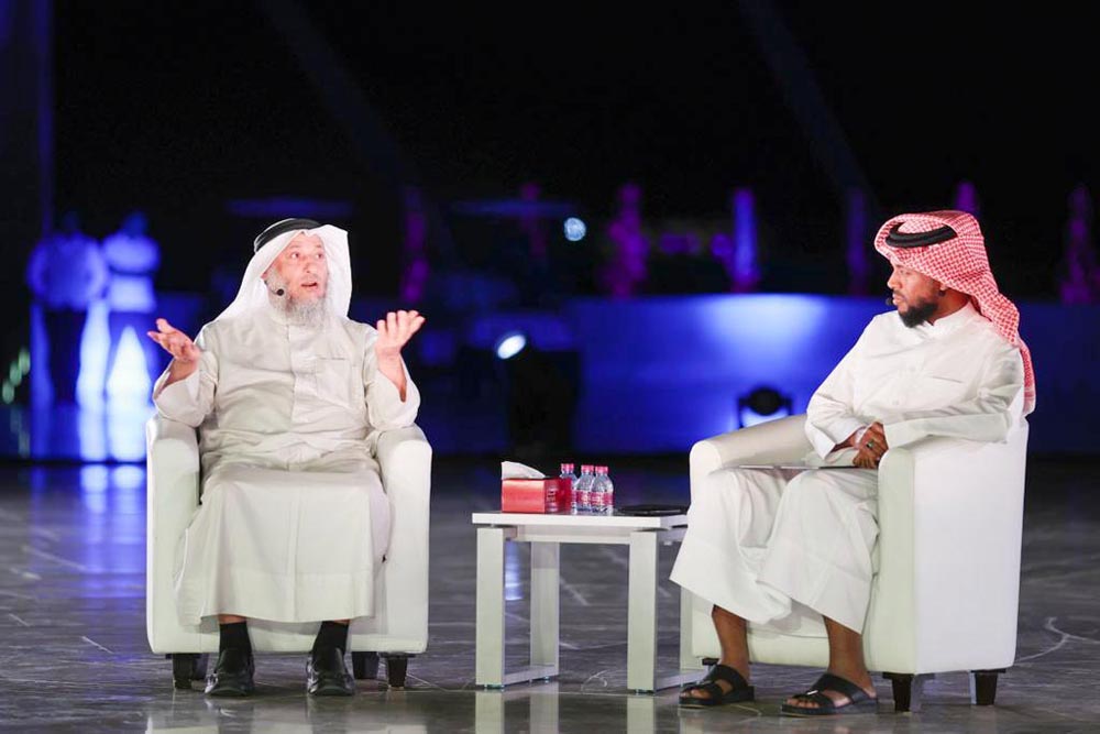 Sheikh Dr. Othman Al Khamis (left) delivers a lecture as part of the Ramadan program at the Cultural Village Katara.