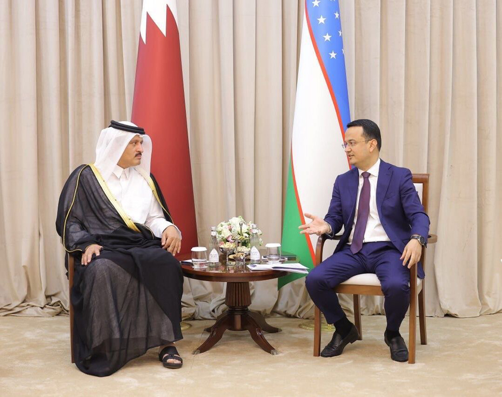 Undersecretary of the Ministry of Commerce and Industry H E Sultan bin Rashid Al Khater  in conversation with President of the Republic of Uzbekistan H E Dr. Shavkat Mirziyoyev.
