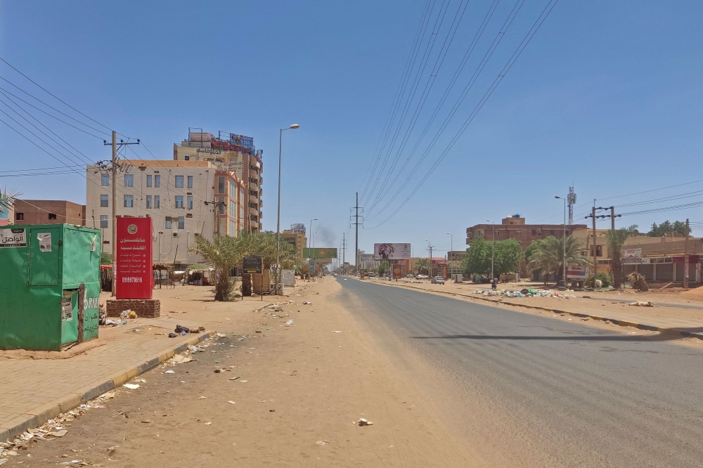 A deserted street is pictured in Khartoum on May 1, 2023 as deadly clashes between rival generals' forces have entered their third week. Photo by AFP