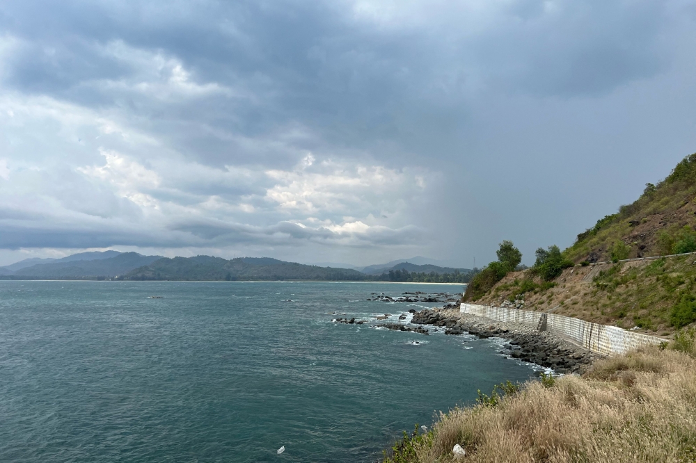 This picture shows a general view of Kan Thar Yar beach near Gwa township in Myanmar’s Rakhine state on May 11, 2023. (Photo by Sai Aung MAIN / AFP)