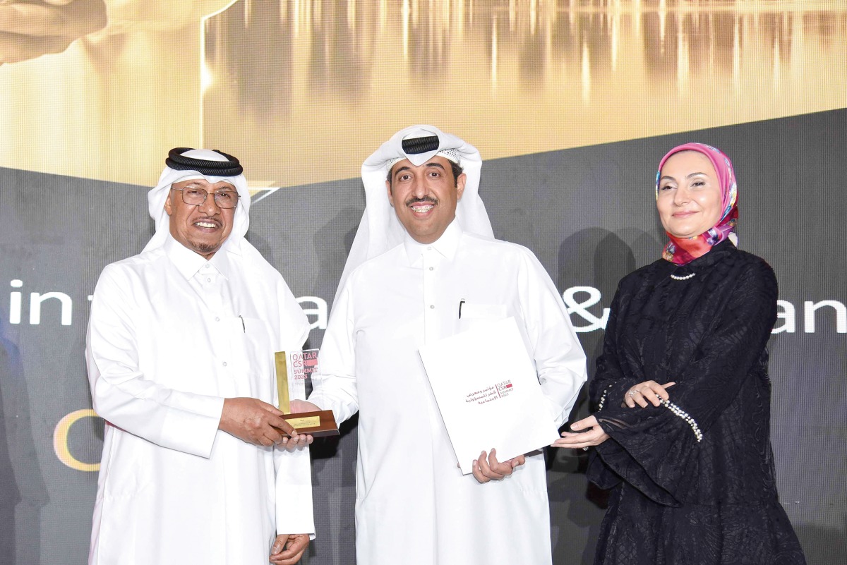 QNB officials receiving 'Best CSR bank' award at the Qatar CSR Summit 2023.