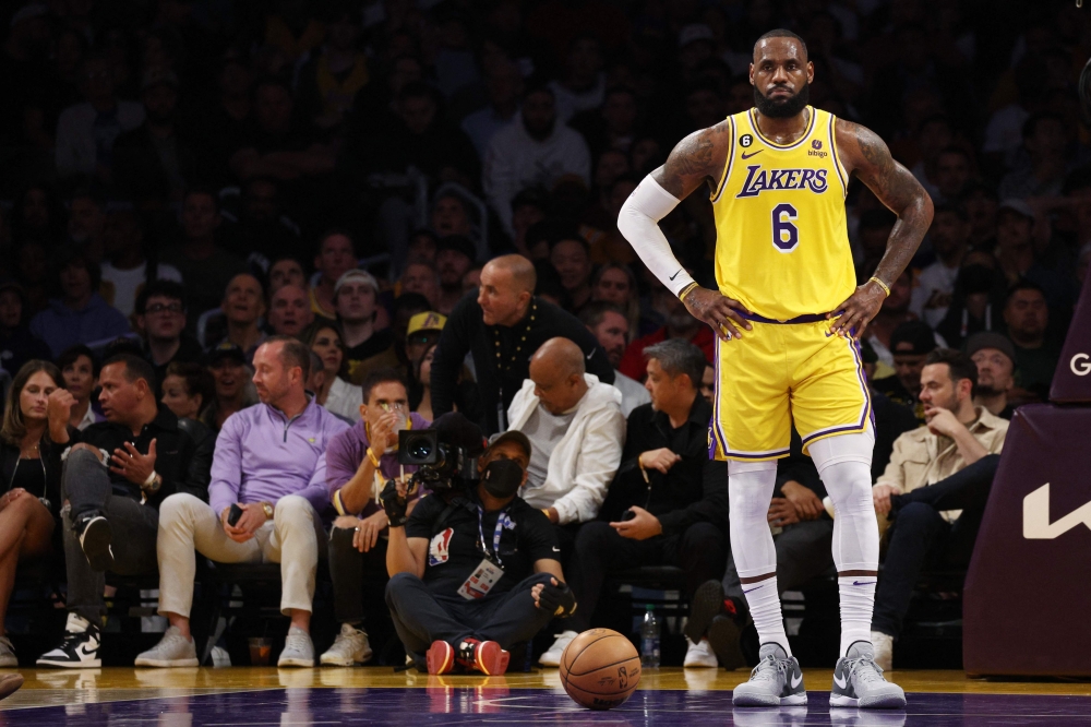 LOS ANGELES, CALIFORNIA - MAY 22: lebron james #6 of the Los Angeles Lakers reacts to a foul during the first quarter against the Denver Nuggets in game four of the Western Conference Finals at Crypto.com (Photo by Harry How / GETTY IMAGES NORTH AMERICA / Getty Images via AFP)
