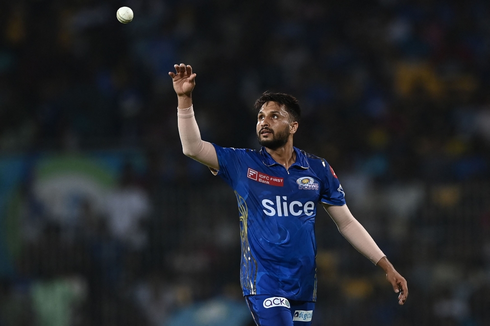 Mumbai Indians' Akash Madhwal prepares to catch a ball during the Indian Premier League (IPL) Twenty20 eliminator cricket match between Lucknow Super Giants and Mumbai Indians at the MA Chidambaram Stadium in Chennai on May 24, 2023. (Photo by R. Satish Babu / AFP)