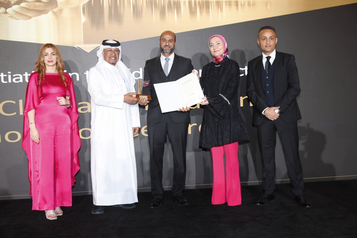 Itqan Clinical Simulation and Innovation Centre team receiving the ‘Best CSR Initiative’ award in  the Education Sector.