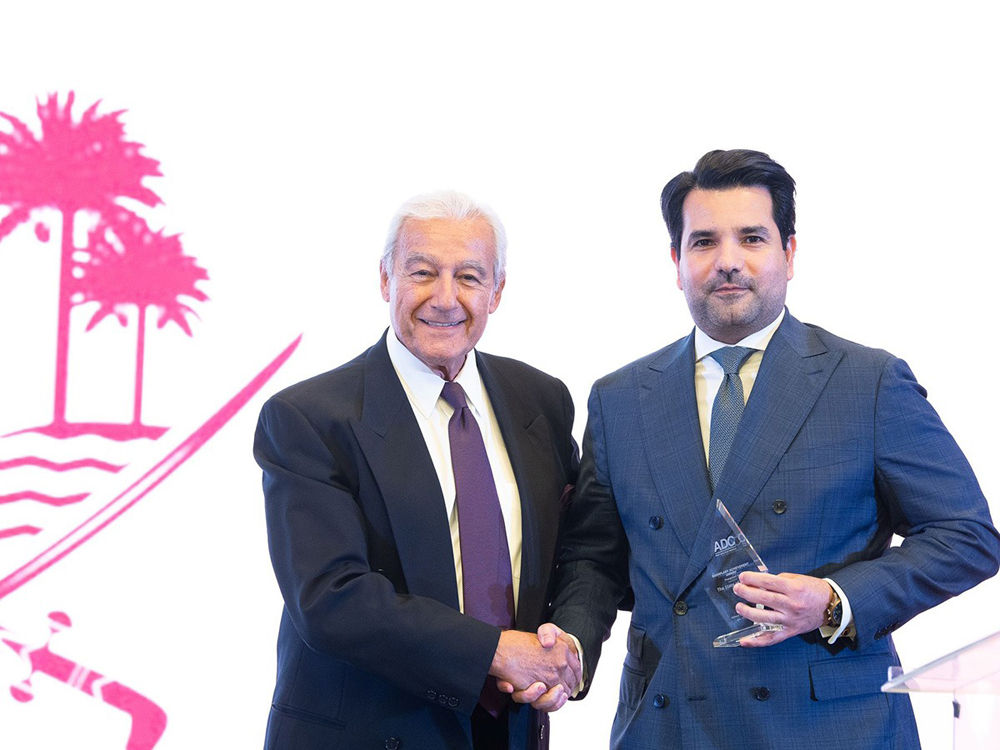 Ambassador of Qatar to the United States H E Sheikh Mishaal bin Hamad Al Thani (right) during the award ceremony. 