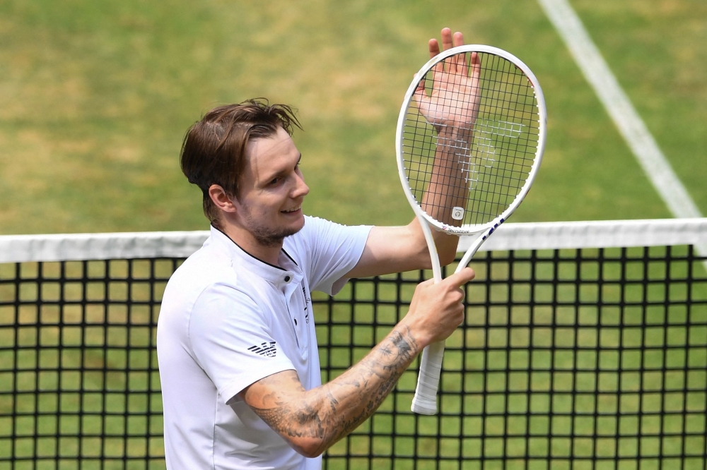 Kazakhstan's Alexander Bublik celebrates winning against Germany's Alexander Zverev during the men's singles semi-final tennis match of the ATP 500 Halle Open tennis tournament in Halle, western Germany, on June 24, 2023. (Photo by Carmen Jaspersen / AFP)