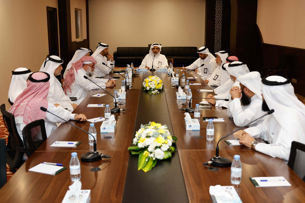 Minister of Awqaf and Islamic Affairs and Head of the Qatari Haj Mission H E Ghanem bin Shaheen Al Ghanem meeting with Qatar Haj Mission officials during his visit to camps of Qatari pilgrims in Mina and Arafah.