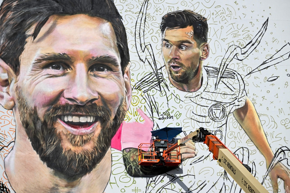Argentine artist Maximiliano Bagnasco paints a giant mural of socer star Lionel Messi in Wynwood, Miami art district, in Miami, Florida on July 10, 2023. (Photo by CHANDAN KHANNA / AFP)