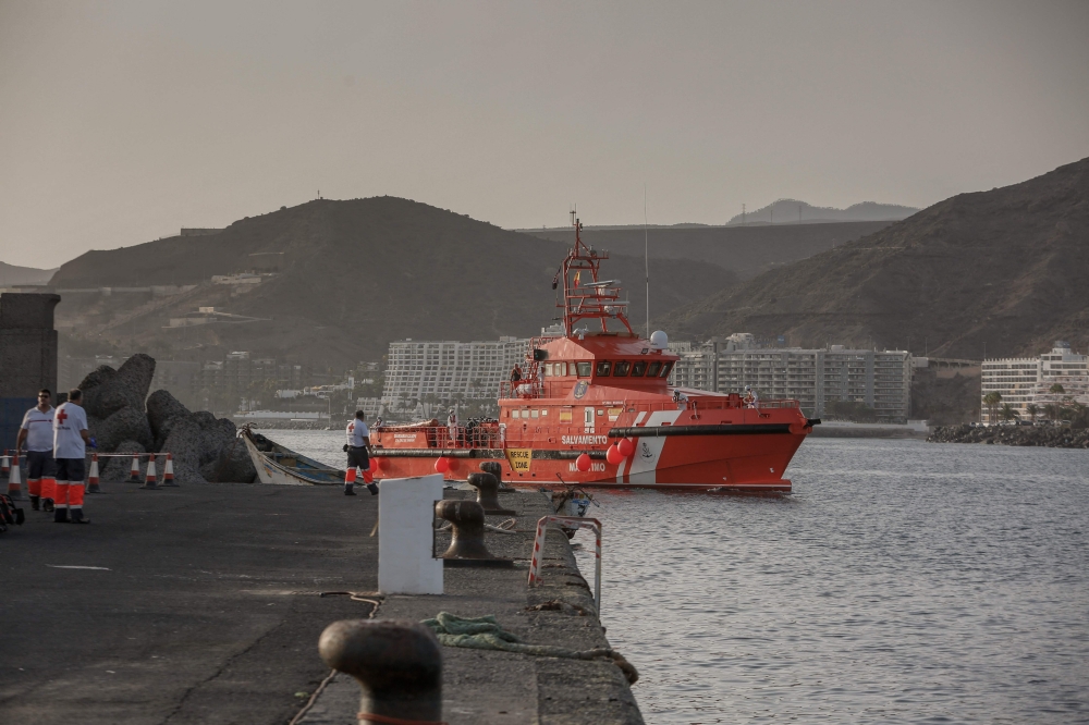 A Spanish Maritime Rescue vessel arrive after rescuing migrants at sea, in the Port of Arguineguin on the Canary Island of Gran Canaria, on July 10, 2023. (Photo by DESIREE MARTIN / AFP)
