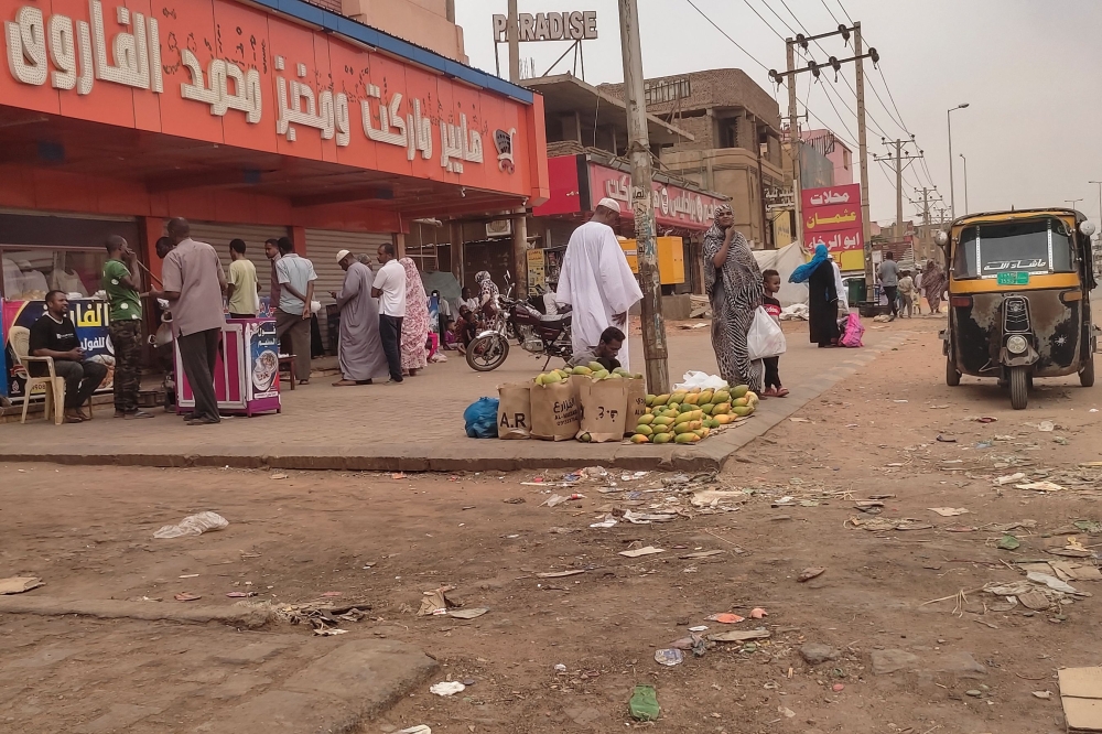 People queue for bread in front of a bakery in Omdurman on July 15, 2023. Since April 15, 2023, the forces the Sudanese army chief have been at war with the paramilitary Rapid Support Forces (RSF) paramilitary group. (Photo by AFP)

