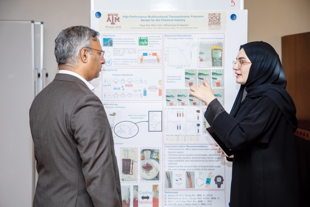 A student explaining her project during the research retreat event. 