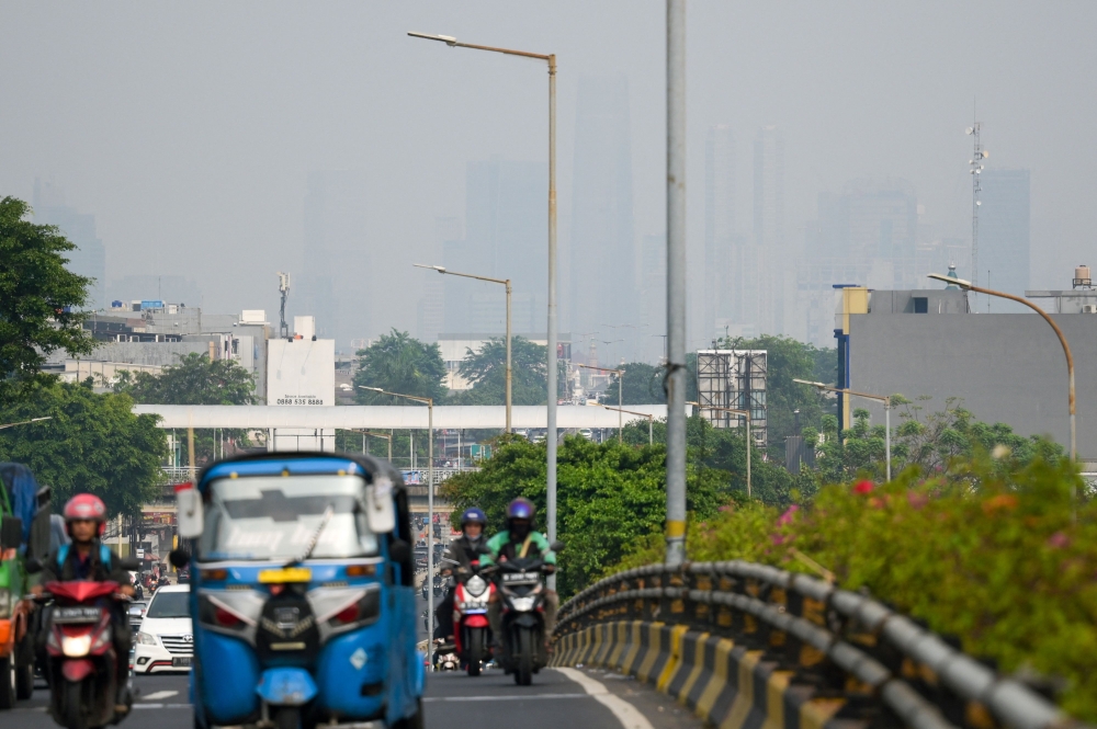 Skyscrapers (background) look faded due to poor air quality in Jakarta on August 11, 2023. Photo by BAY ISMOYO / AFP
