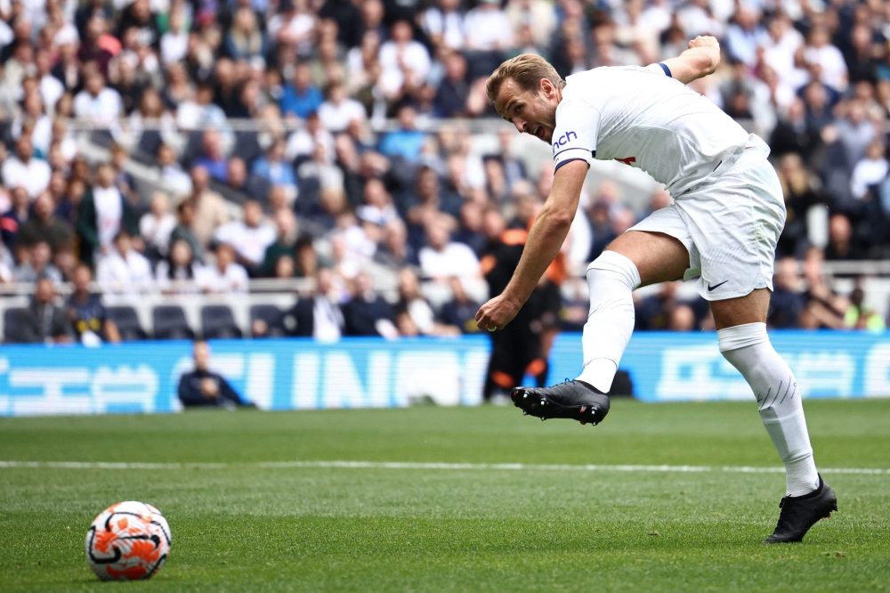 (FILES) Tottenham Hotspur's English striker Harry Kane shoots to score his third goal during the pre-season friendly football match between Tottenham Hotspur and Shakhtar Donetsk at the Tottenham Hotspur Stadium, in London, on August 6, 2023. (Photo by HENRY NICHOLLS / AFP)
