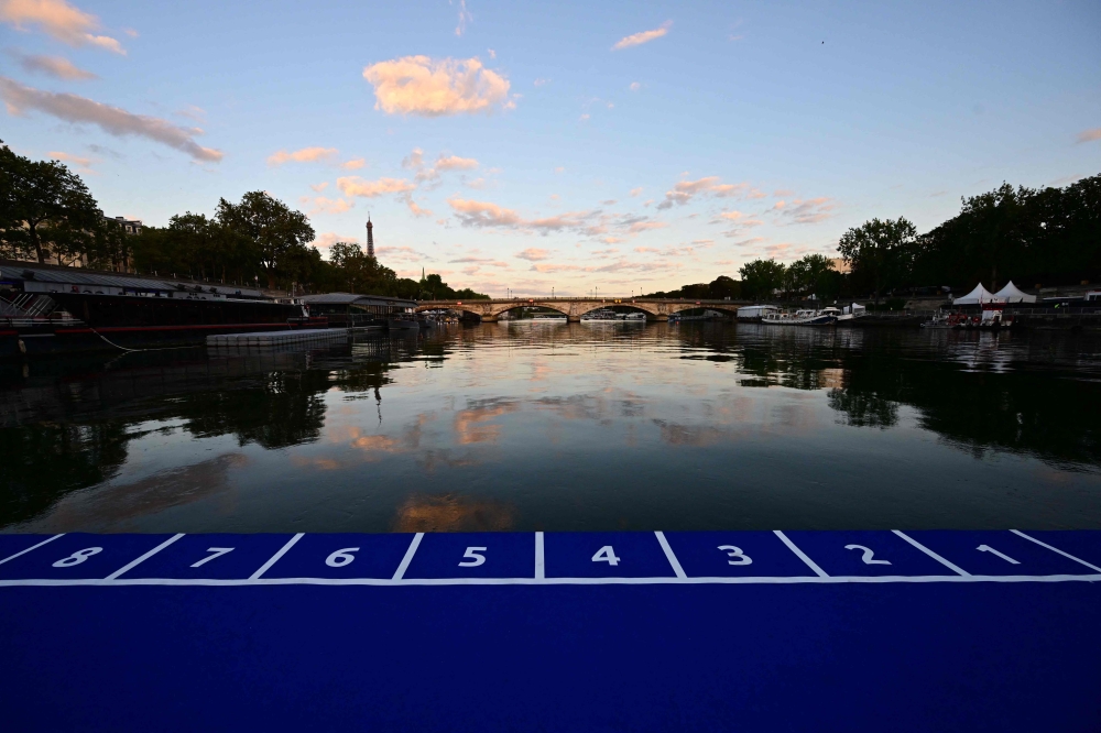 This photograph taken on August 20, 2023, shows the starting line dedicated to the swim familiarisation event of the 2023 World Triathlon Olympic Games Test Event floating on the Seine river with the Eiffel Tower in the background ahead of the mixed relay 2023 World Triathlon Olympic Games Test Event in Paris. Photo by Emmanuel DUNAND / AFP