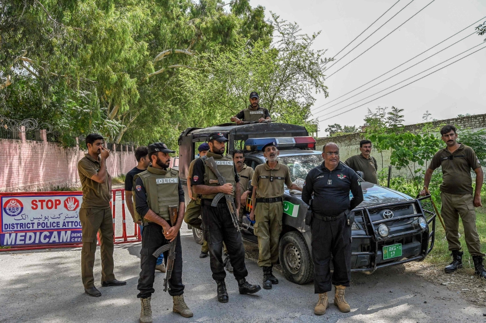 Security personnel stand guard outside the Attock prison, where former Pakistan prime minister Imran Khan is sentenced, in Attock on August 30, 2023. (Photo by Abdul Majeed / AFP)