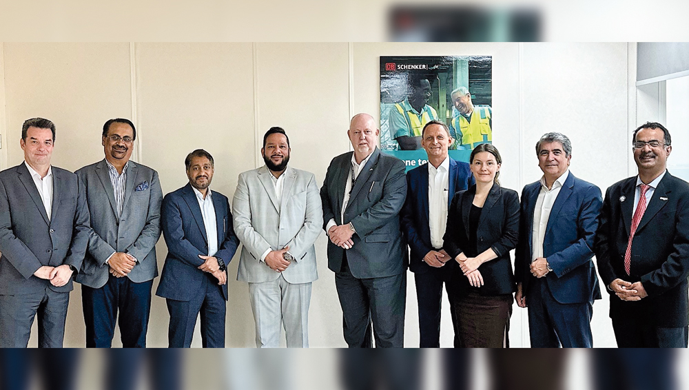 IBPC Qatar and GCBQ officials pose for a group photo.