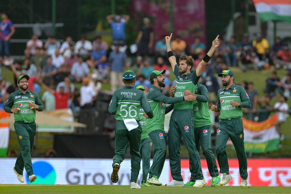 Pakistan's Shaheen Shah Afridi (3R) celebrates with teammates after taking the wicket of India's Virat Kohli (not pictured) in Kandy on September 2, 2023. (Photo by Ishara S. Kodikara / AFP)