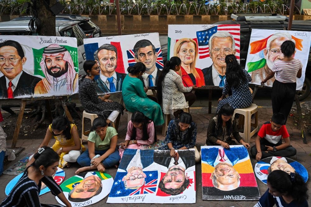 Students work on paintings of world leaders at an art school in Mumbai on September 5, 2023, ahead of the two-day G20 summit in New Delhi. (Photo by Punit Paranjpe / AFP)