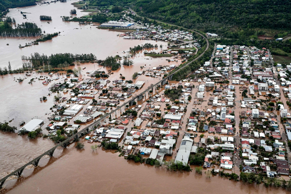 Aerial view of the area affected by an extratropical cyclone in Muçum, Rio Grande do Sul State, Brazil, taken on September 5, 2023. (Photo by Mateus BRUXEL / AGENCIA RBS / AFP) 
