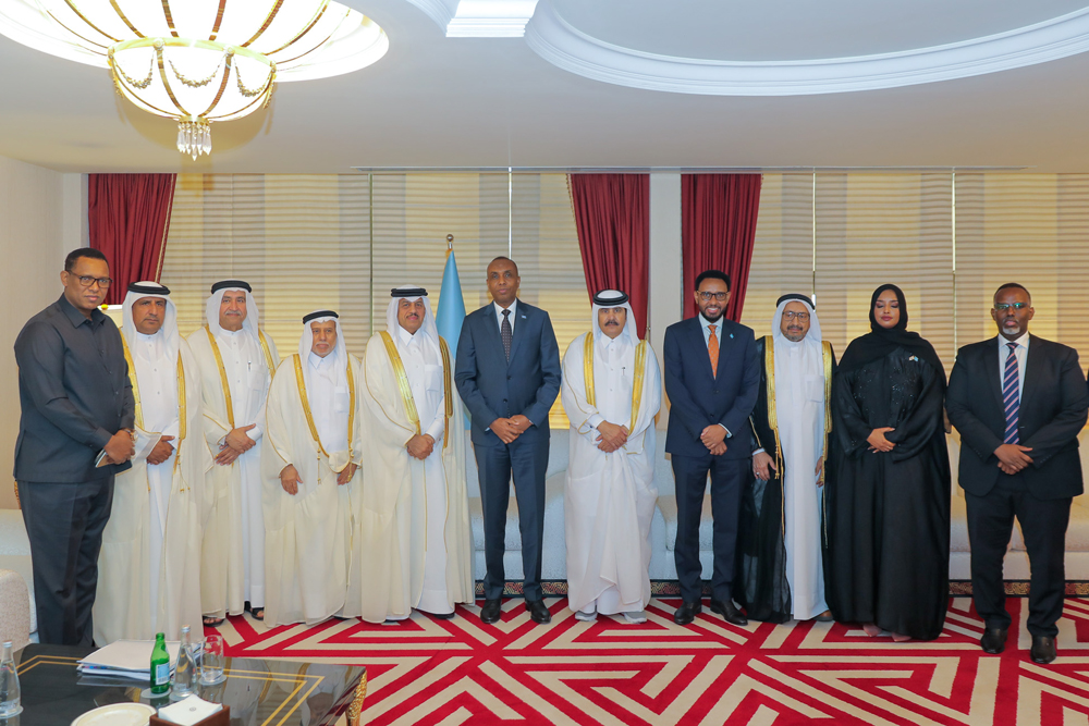 Prime Minister of Somalia, H E Hamza Abdi Barre, with a delegation from Qatar Chamber led by its Second Vice-Chairman, Rashid bin Hamad Al Athba at the Sheraton Hotel, yesterday.