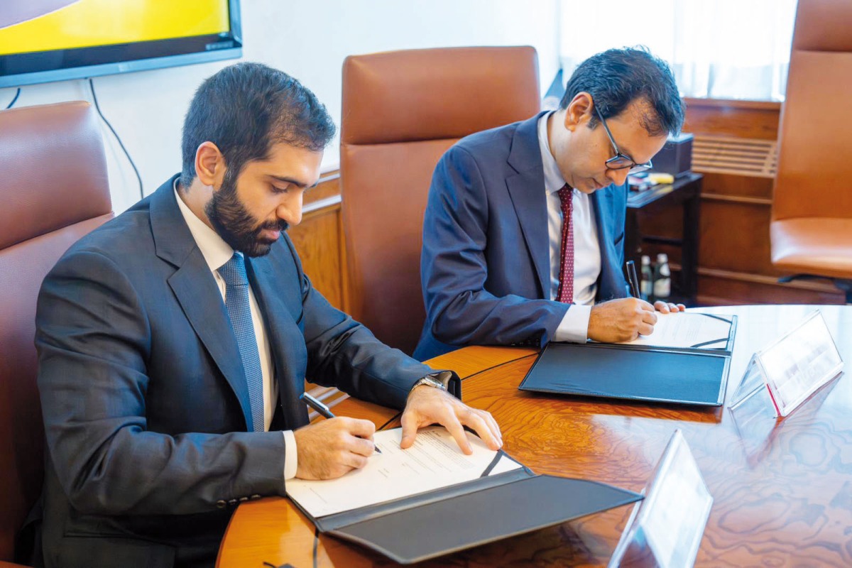 Silatech CEO Hassan Al Mulla and Executive Director of BRAC Asif Saleh signing the agreement.
