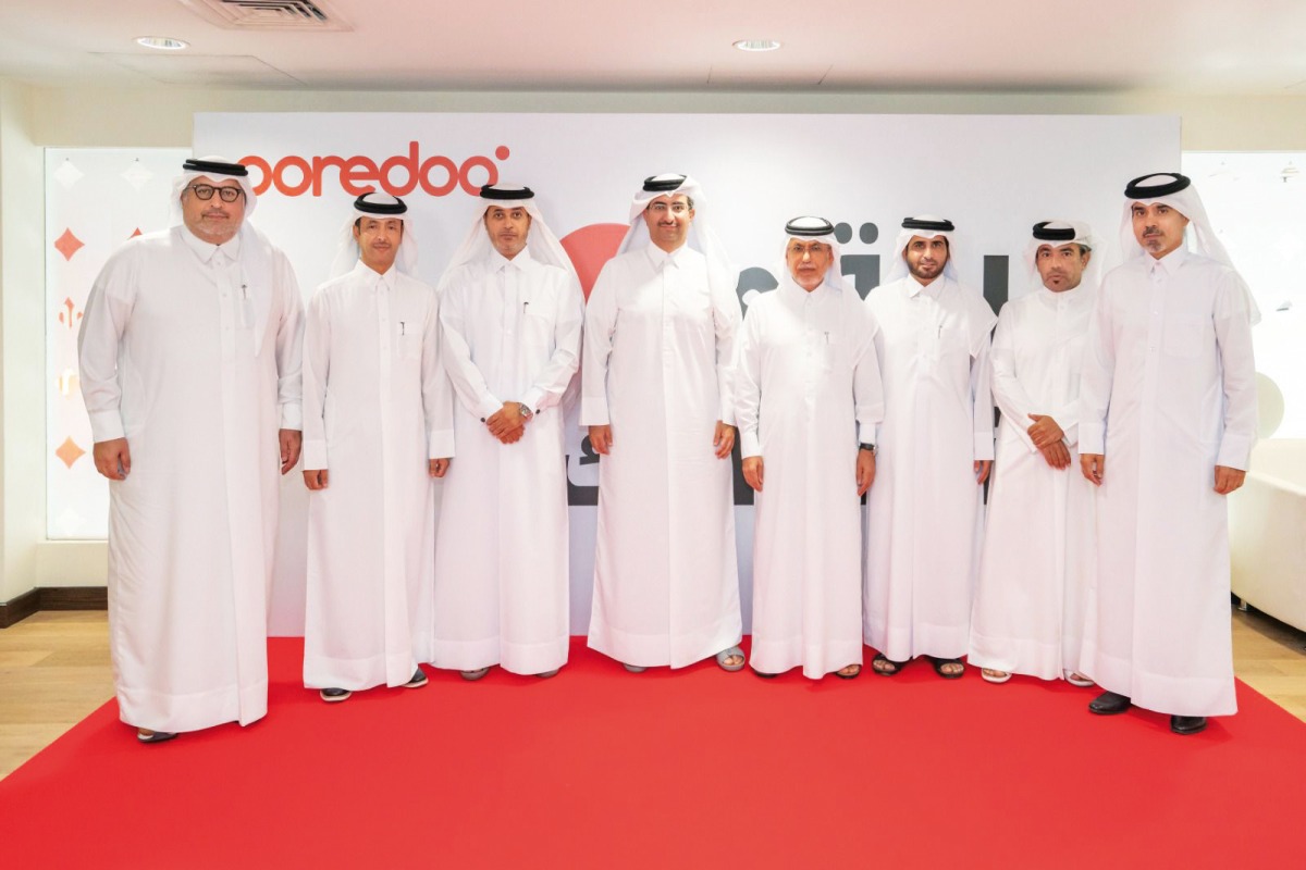 Chief Executive Officer at Ooredoo Qatar Sheikh Ali bin Jabor Al Thani (fourth left), Editor-in-Chief of The Peninsula Dr. Khalid Mubarak Al-Shafi (third left), Editor-in-Chief of Al Sharq Jaber Al Harami (fourth right), Editor-in-Chief of Al Arab Faleh Hussein Al Hajri (second left), Editor-in-Chief of Gulf Times Faisal Al Mudahka (first left), Editor-in-Chief of Lusail Mohamed Hajji (first right), Editor-in-Chief of Al Watan Mohamed Hamad Al Marri (third right) and Majid Al Jabbarah (second right) from Al Raya during a roundtable meeting held at Ooredoo’s headquarters.