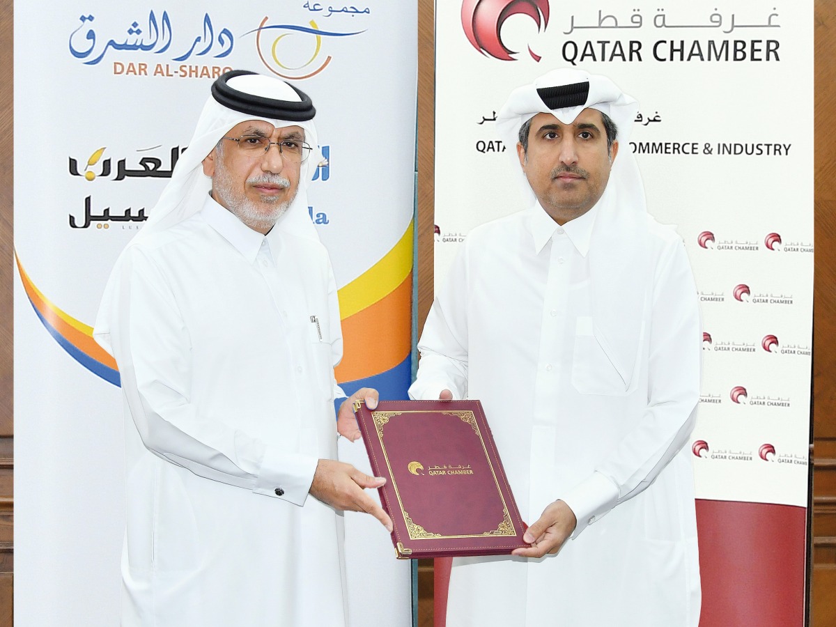 QC General Manager and Chairman of the Exhibition’s Technical Committee Saleh bin Hamad Al Sharqi and Editor-in-Chief Al Sharq Jaber Al Harami exchanging document after signing the agreement. 