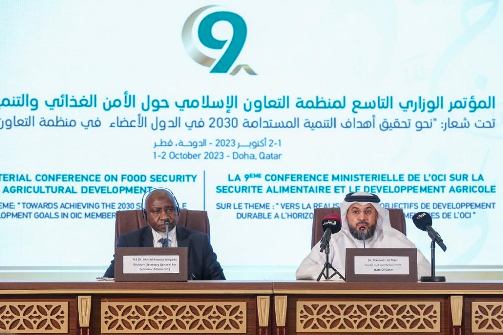 Director Food Security Department, Dr. Masoud Jarallah Al Marri (right) and Assistant Secretary General for Economic Affairs at OIC, Ahmad Kawesa Sengedo addressing a press conference in Doha yesterday. 