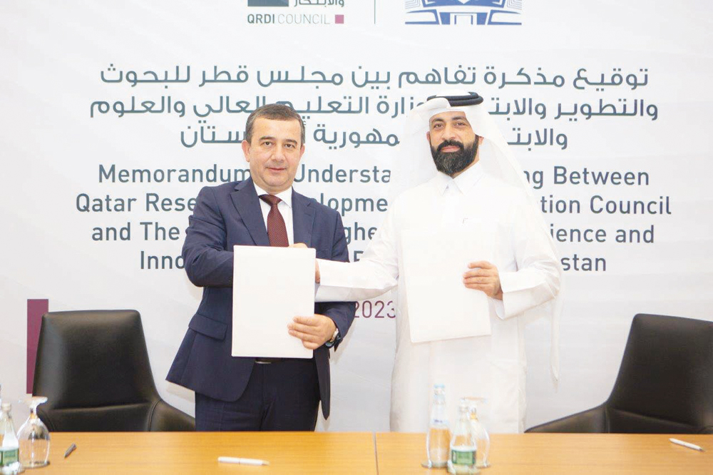 Eng Omar A Al Ansari, Secretary-General of QRDI Council, and H E Buzrukxonov Sarvarxon Munavarxonovich, Deputy Minister of Higher Education, Science, and Innovations of the Republic of Uzbekistan during the MoU signing ceremony.