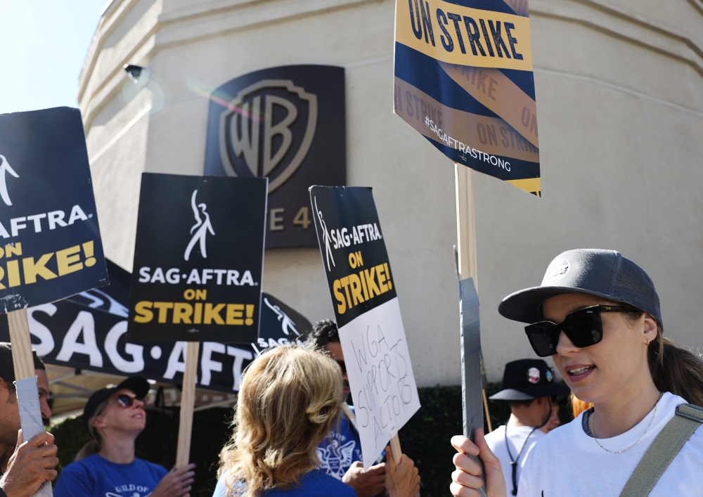 Striking SAG-AFTRA members picket outside Warner Bros. Studio as the actors strike continues on September 26, 2023 in Burbank, California. (Photo by MARIO TAMA / GETTY IMAGES NORTH AMERICA / Getty Images via AFP)

