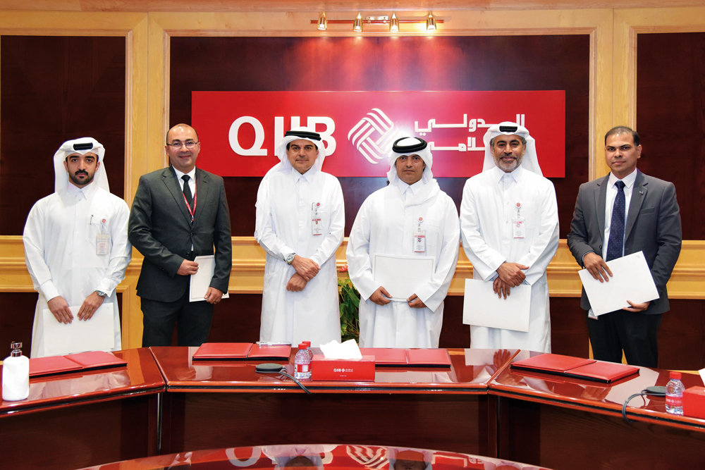 QIIB Chief Executive Officer, Dr Abdulbasit Ahmad Al Shaibei, with employees honoured for the year 2022 at the bank’s main headquarters.