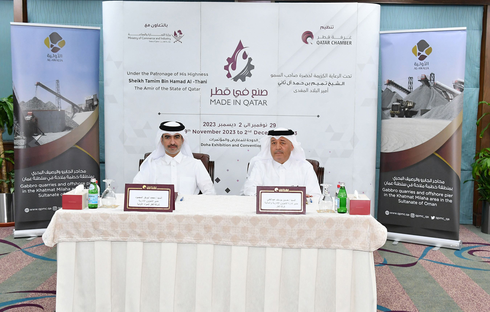 Director of Administrative and Finance Affairs Department at Qatar Chamber Hussain Yosef Al Abdulghani and Administration Director at Al-Awalia Mohammed Abubaker Al-Mahmoud during the agreement signing.