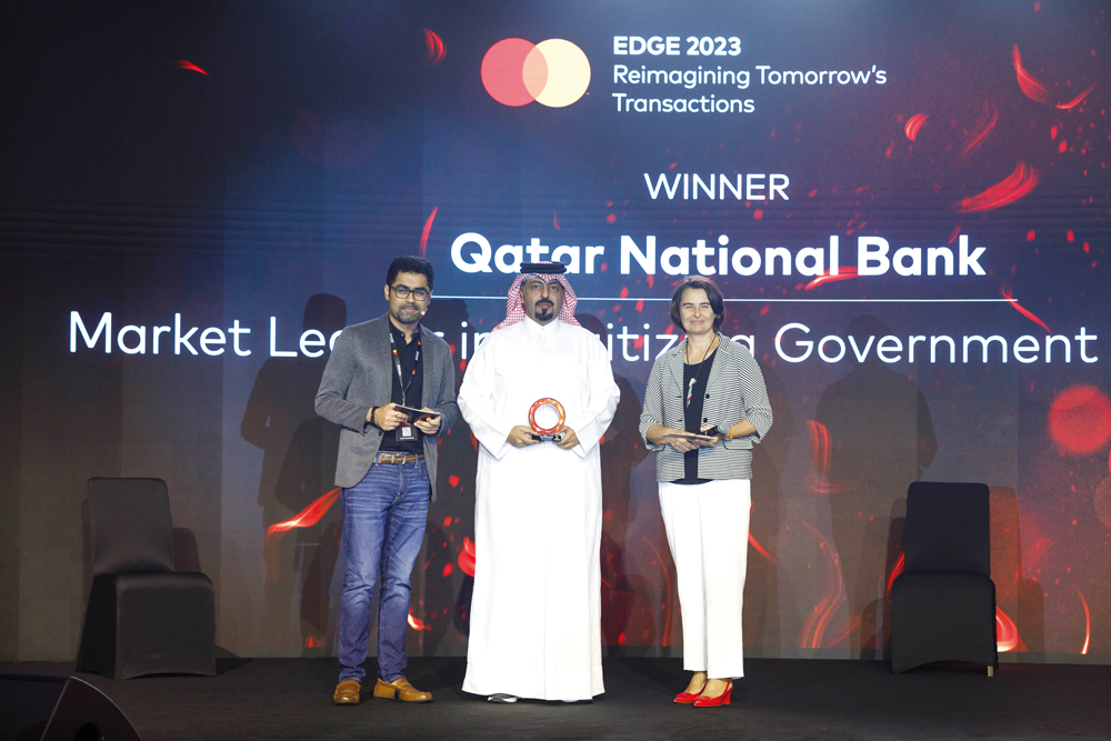 QNB official receives the award at the Mastercard Edge 2023 Forum.