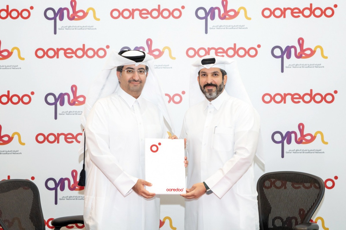 CEO of Ooredoo Qatar H E Sheikh Ali bin Jabor Al Thani (left) and CEO of QNBN Eng. Ahmed Mohamed Al Kuwari at the agreement signing ceremony. 