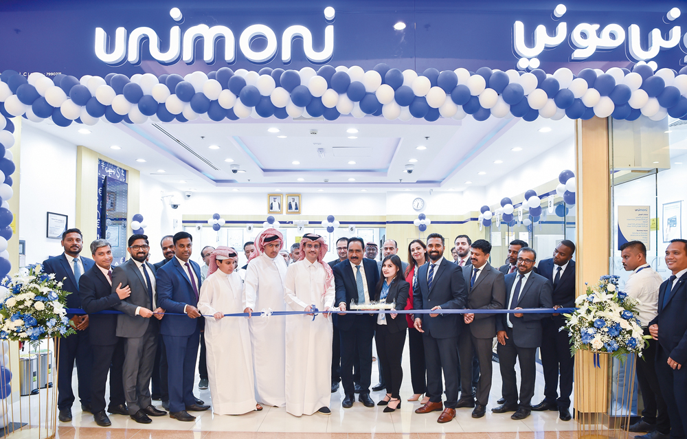 Senior officials of Unimoni Exchange during the inauguration of its newest branch at Al Khor Mall.