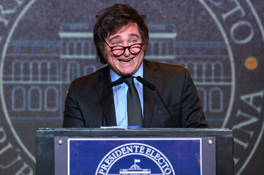 Argentine presidential candidate for the La Libertad Avanza alliance Javier Milei speaks to supporters after winning the presidential election runoff at his party headquarters in Buenos Aires on November 19, 2023. (Photo by Luis ROBAYO / AFP)

