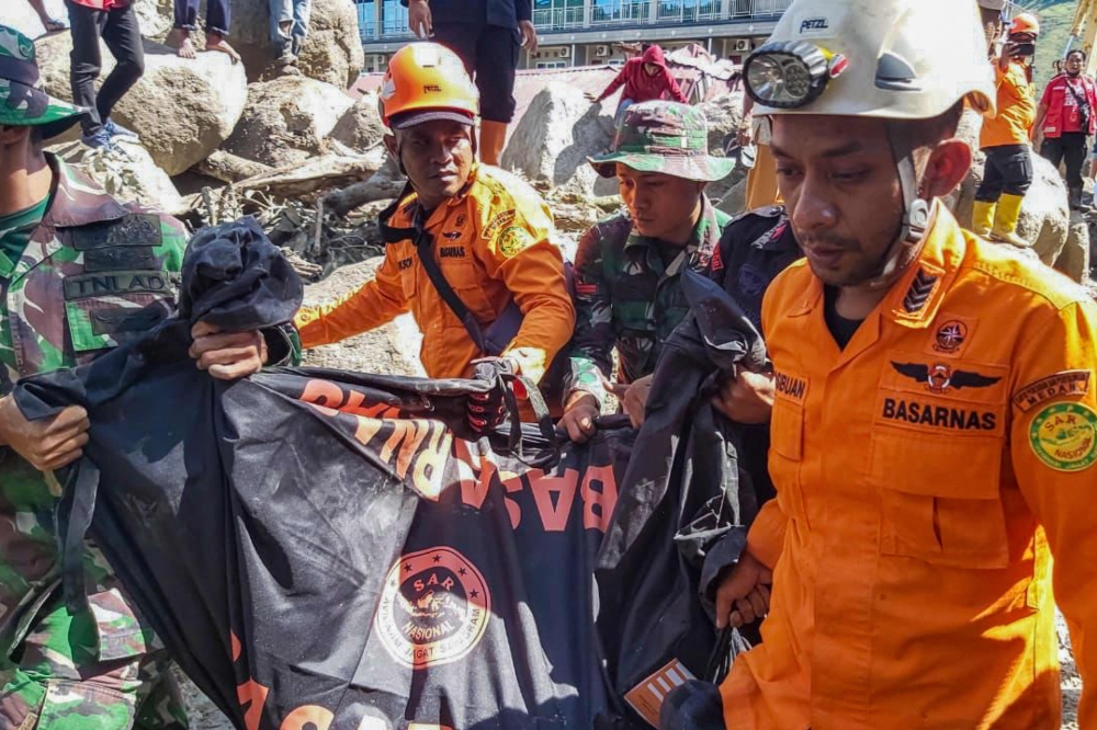 Rescuers carry away a victim after a landslide occurred in Bakti Raja village, in Humbang Hasundutan, North Sumatra province, on December 4, 2023. Photo by AGUS / AFP