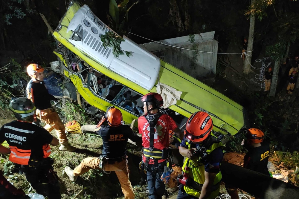This handout photo taken on December 5, 2023 and released on December 6 by the Iloilo City Disaster Risk Reduction and Management Office shows rescue personnel working at the scene where a bus plunged into a ravine in Hamtic town, Antique province, central Philippines. Photos by Handout / ILOILO CITY DISASTER RISK REDUCTION AND MANAGEMENT OFFICE / AFP