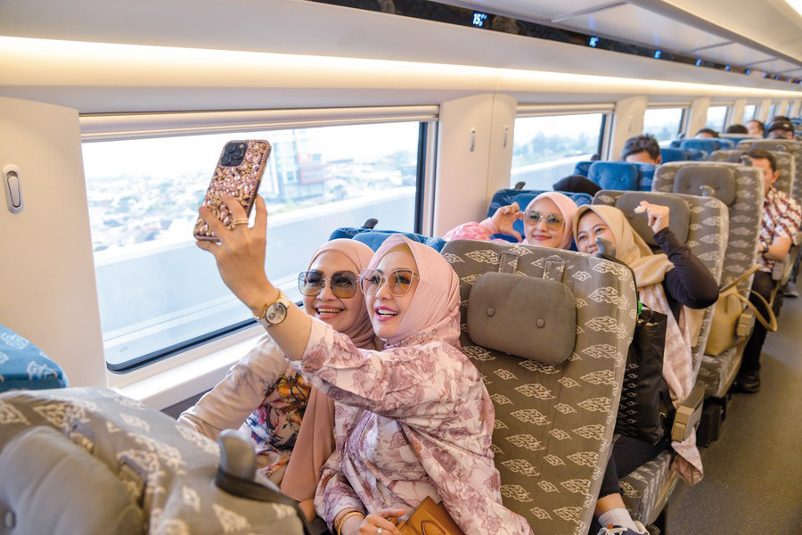 Passengers take selfies in a carriage of a high-speed electrical multiple unit (EMU) train running on the Jakarta-Bandung High-Speed Railway in Indonesia, recently. (Xinhua/Xu Qin)