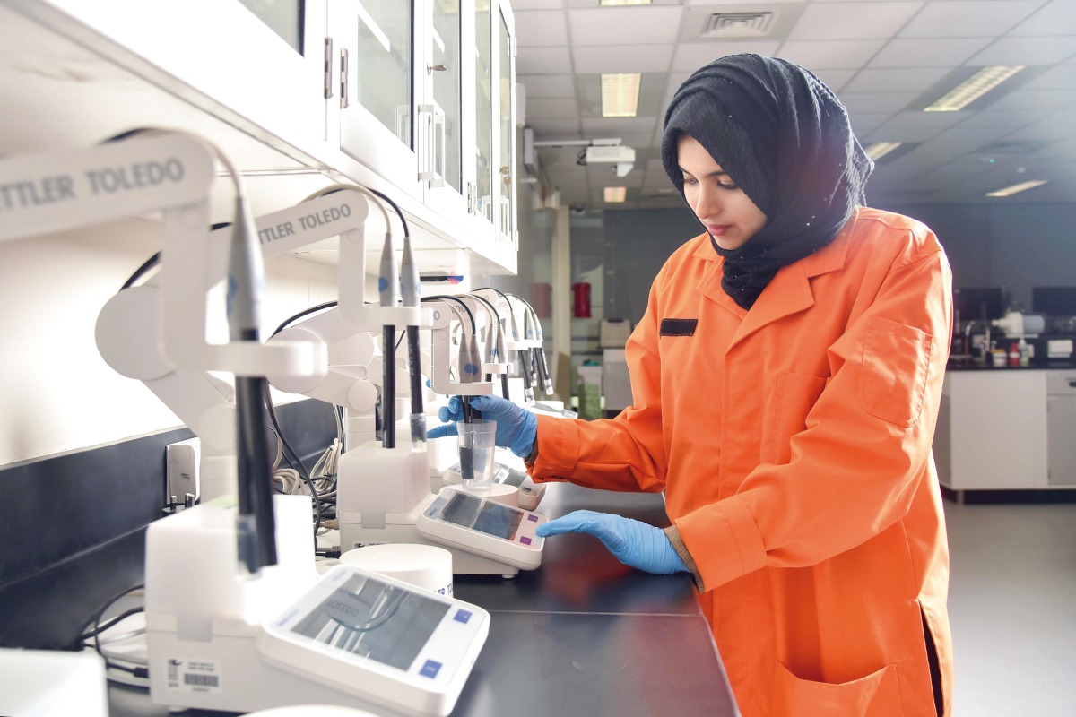 An analyst working at the central analysis lab.