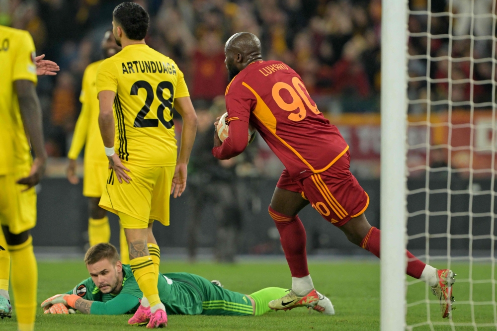 Roma's Belgian forward #90 Romelu Lukaku celebrates after scoring the team's first goal during the UEFA Europa League football match between AS Roma and FC Sheriff on December 14, 2023 at the Olympic stadium in Rome. (Photo by Andreas SOLARO / AFP)
