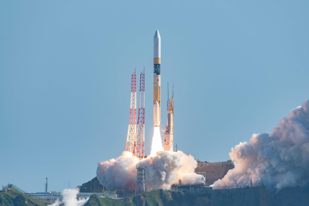 This handout file photo taken on September 7, 2023 and released by Japan Aerospace Exploration Agency (JAXA) shows a H-IIA rocket carrying a small lunar surface probe and other objects lifting off from the Tanegashima Space Centre on Tanegashima island, Kagoshima prefecture. (Photo by Handout / Japan AEROSPACE EXPLORATION AGENCY (JAXA) / AFP)