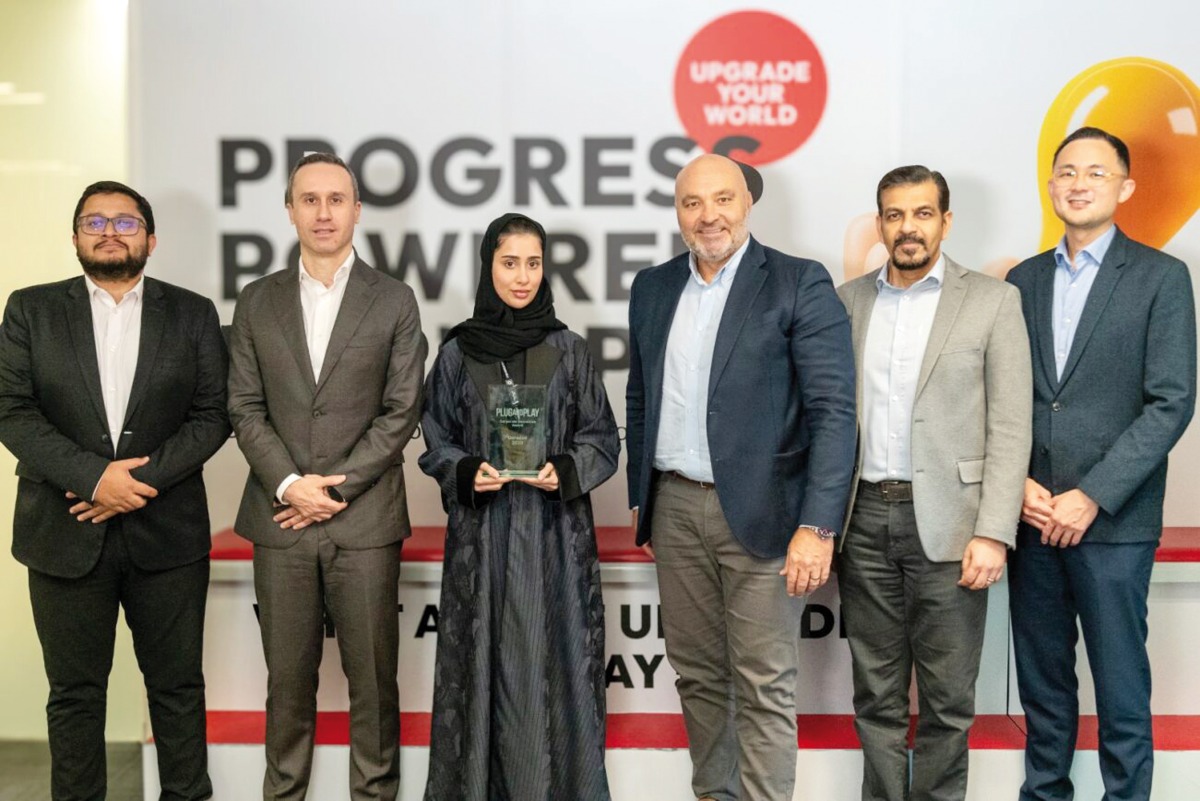 A representative from Ooredoo receiving the 2023 Corporate Innovation Award at the three-day Plug & Play Winter Summit in Silicon Valley in December.