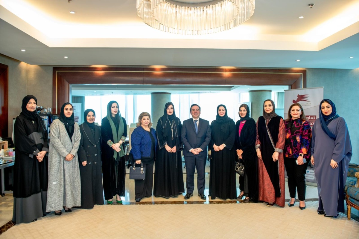 Qatari Businesswomen Association members with Spanish Minister of Foreign Affairs H E José Manuel Albares during the meeting.